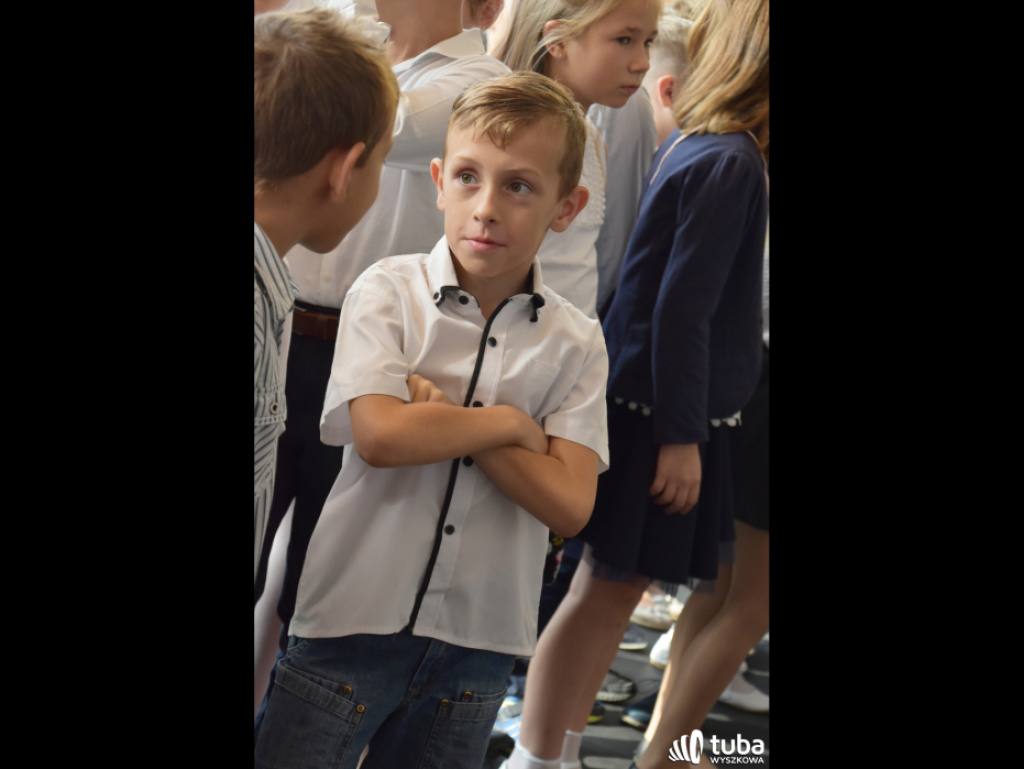 Zabrzmiał pierwszy dzwonek.  Dzieci i młodzież rozpoczęli rok szkolny 2018/ 2019
