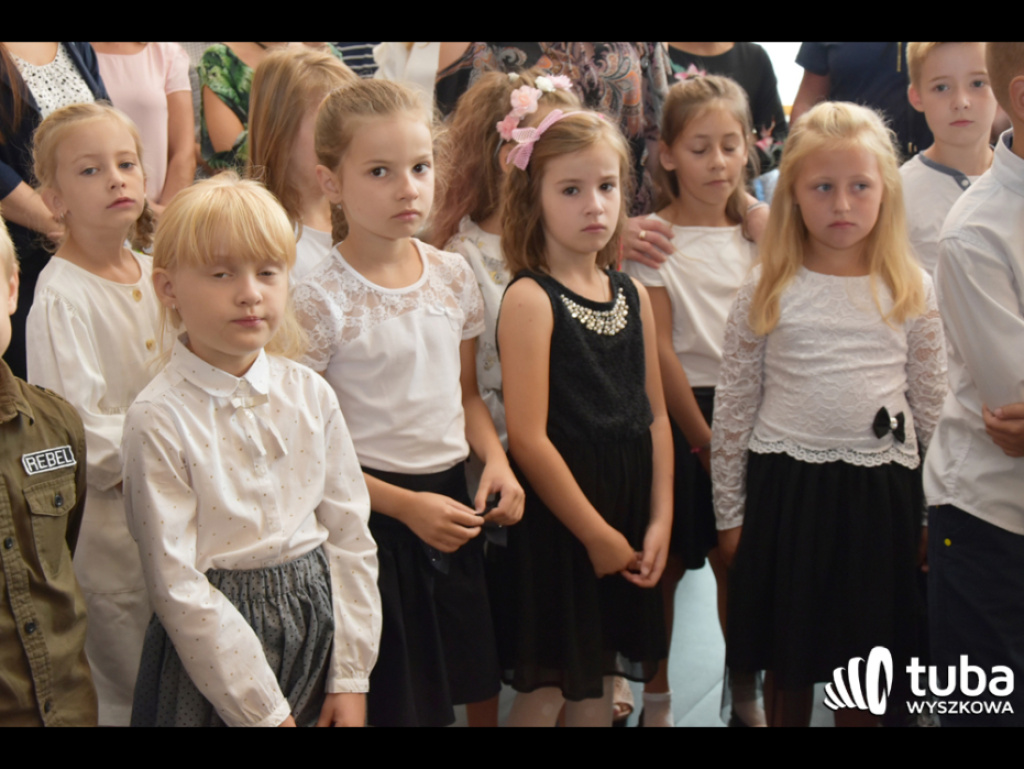 Zabrzmiał pierwszy dzwonek.  Dzieci i młodzież rozpoczęli rok szkolny 2018/ 2019