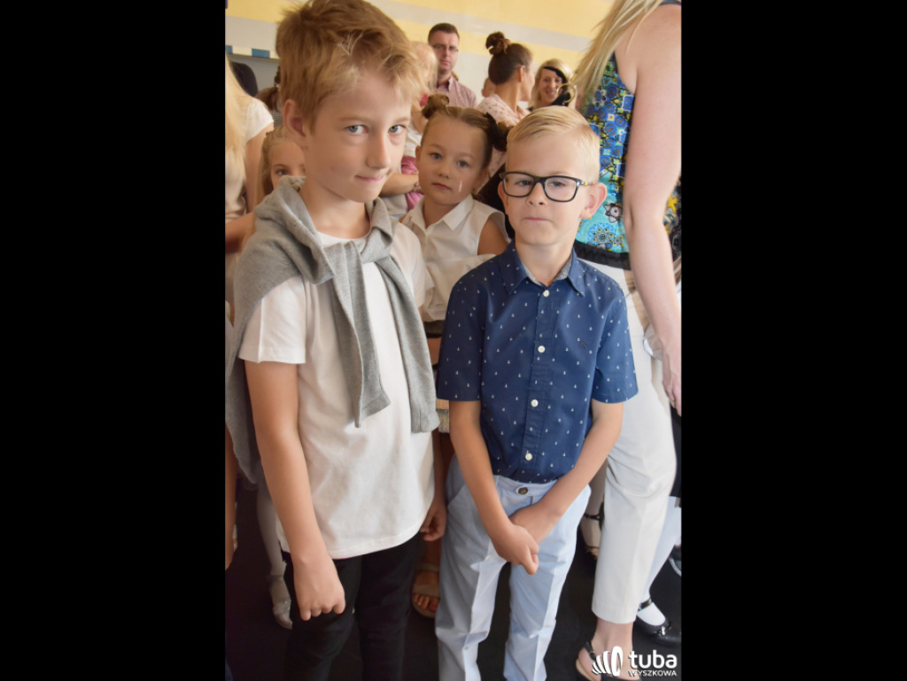 Zabrzmiał pierwszy dzwonek.  Dzieci i młodzież rozpoczęli rok szkolny 2018/ 2019