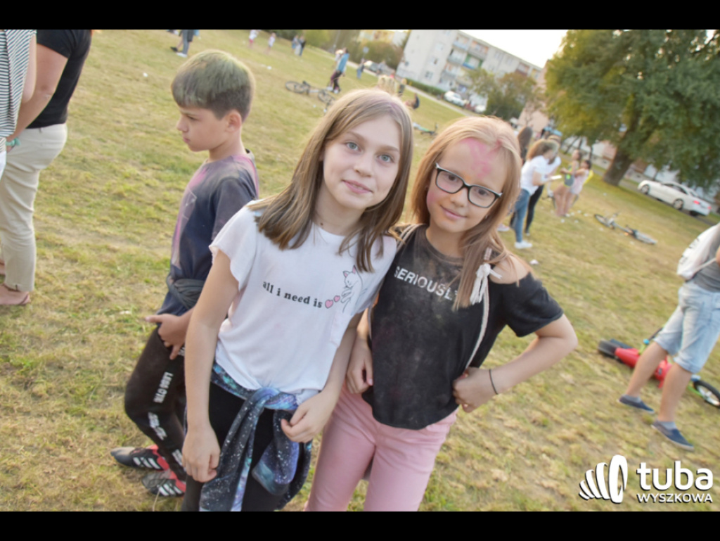 Holi party, czyli kolorowe powitanie szkoły w Wyszkowie (zdjęcia, video)