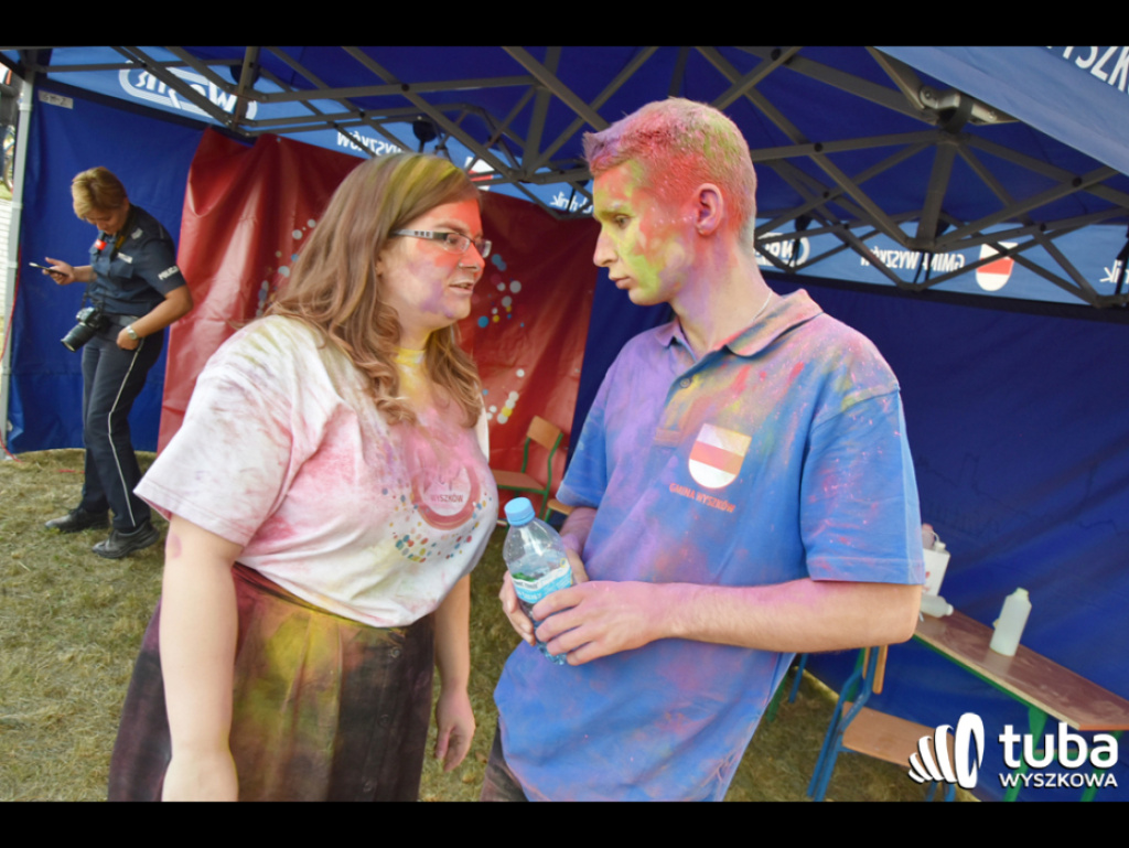 Holi party, czyli kolorowe powitanie szkoły w Wyszkowie (zdjęcia, video)