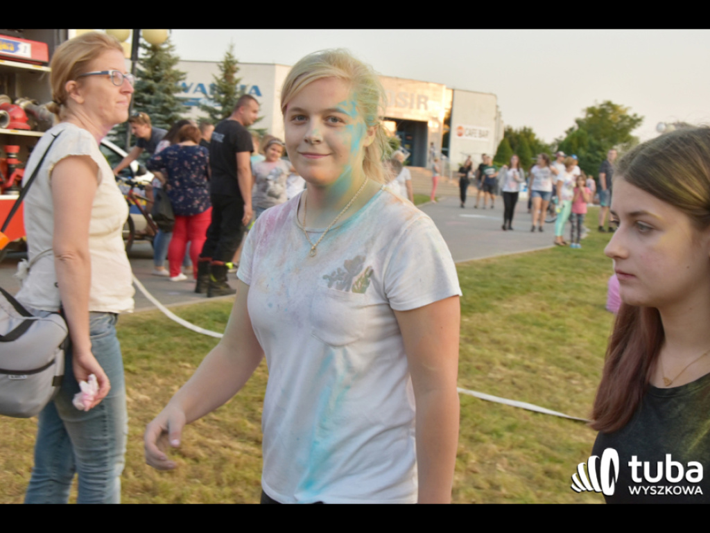 Holi party, czyli kolorowe powitanie szkoły w Wyszkowie (zdjęcia, video)