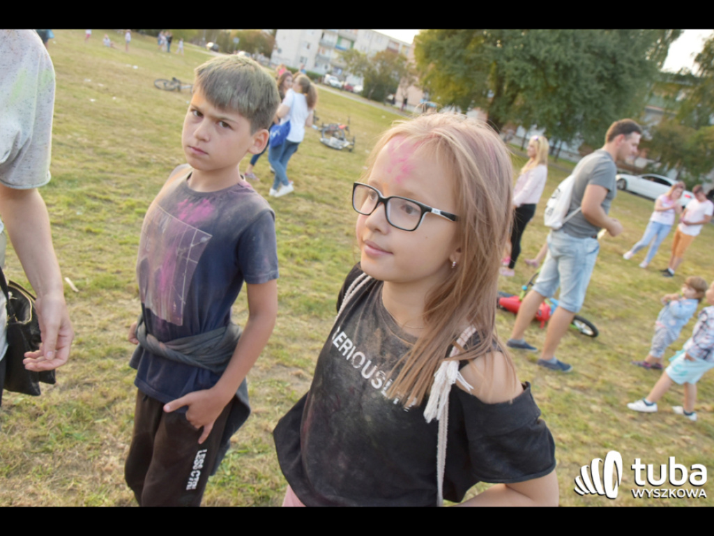 Holi party, czyli kolorowe powitanie szkoły w Wyszkowie (zdjęcia, video)