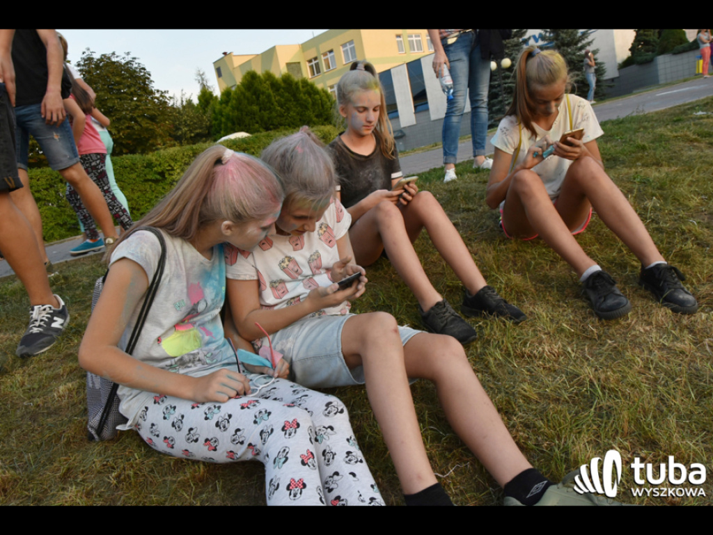 Holi party, czyli kolorowe powitanie szkoły w Wyszkowie (zdjęcia, video)