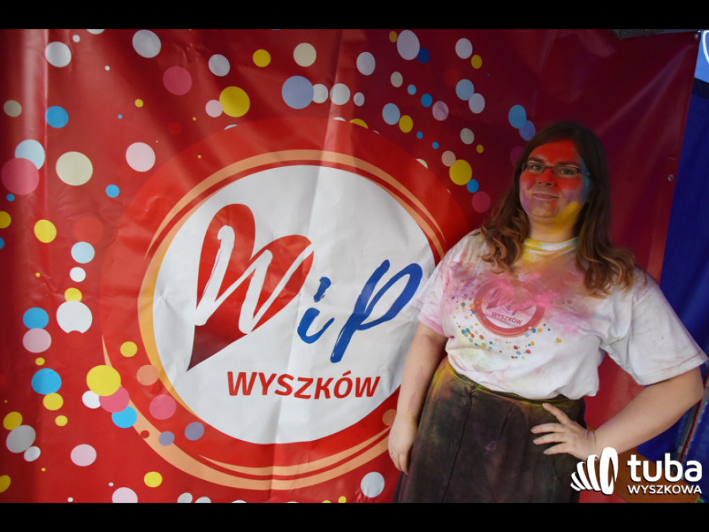 Holi party, czyli kolorowe powitanie szkoły w Wyszkowie (zdjęcia, video)