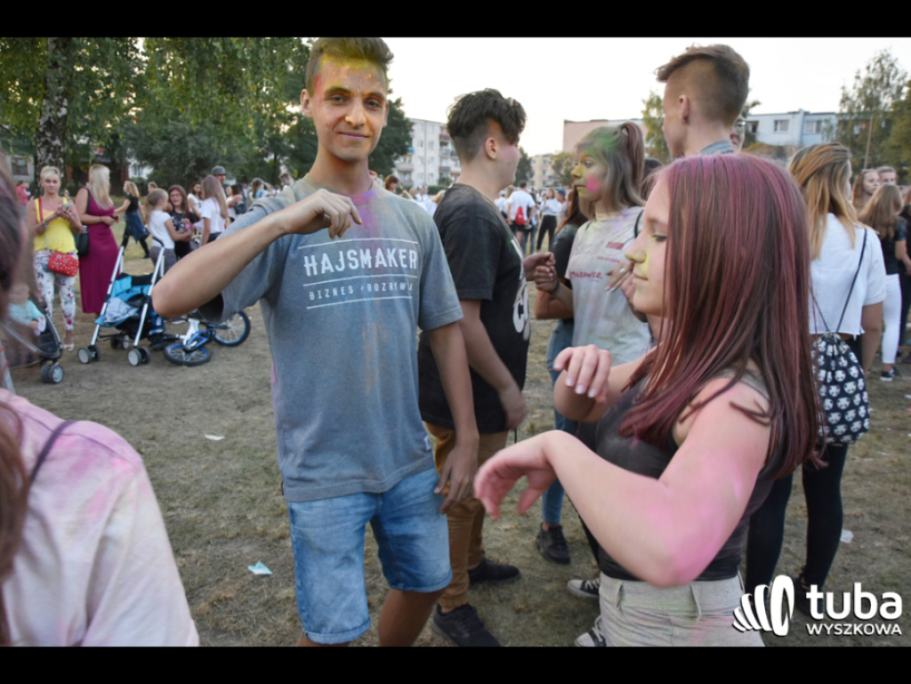 Holi party, czyli kolorowe powitanie szkoły w Wyszkowie (zdjęcia, video)