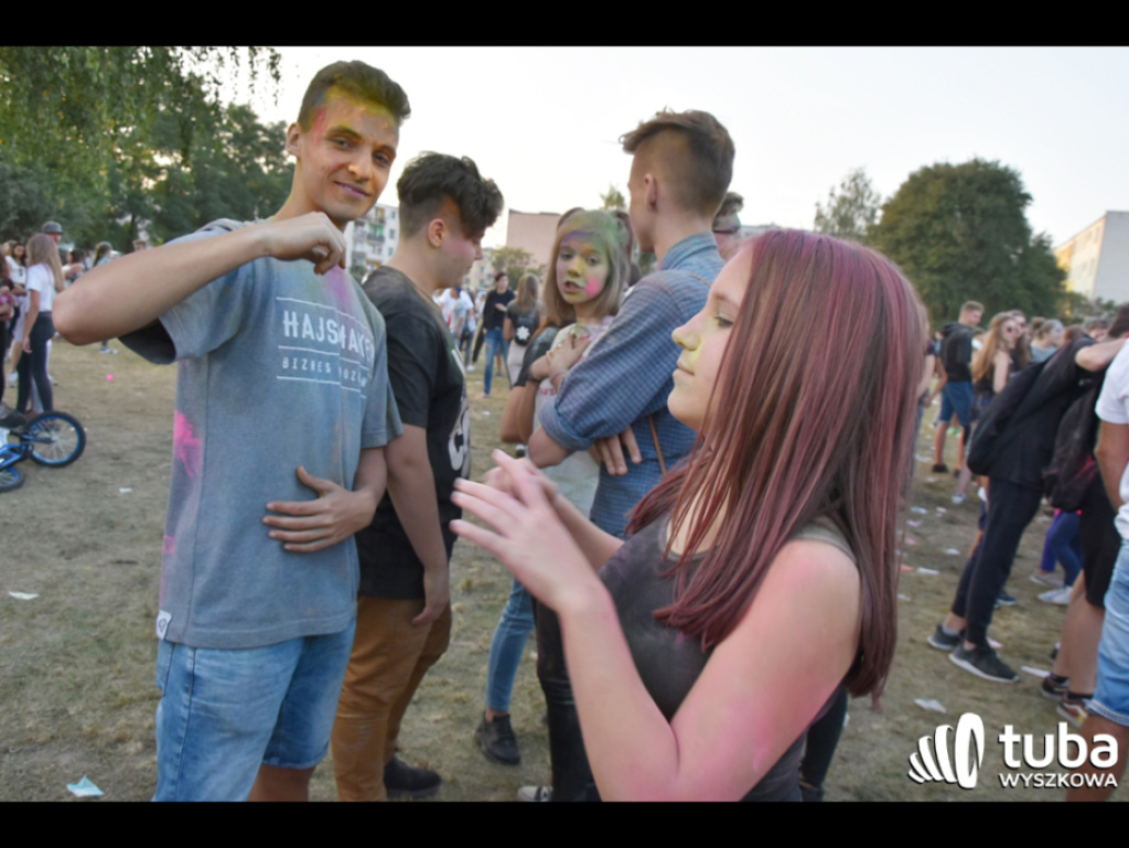Holi party, czyli kolorowe powitanie szkoły w Wyszkowie (zdjęcia, video)