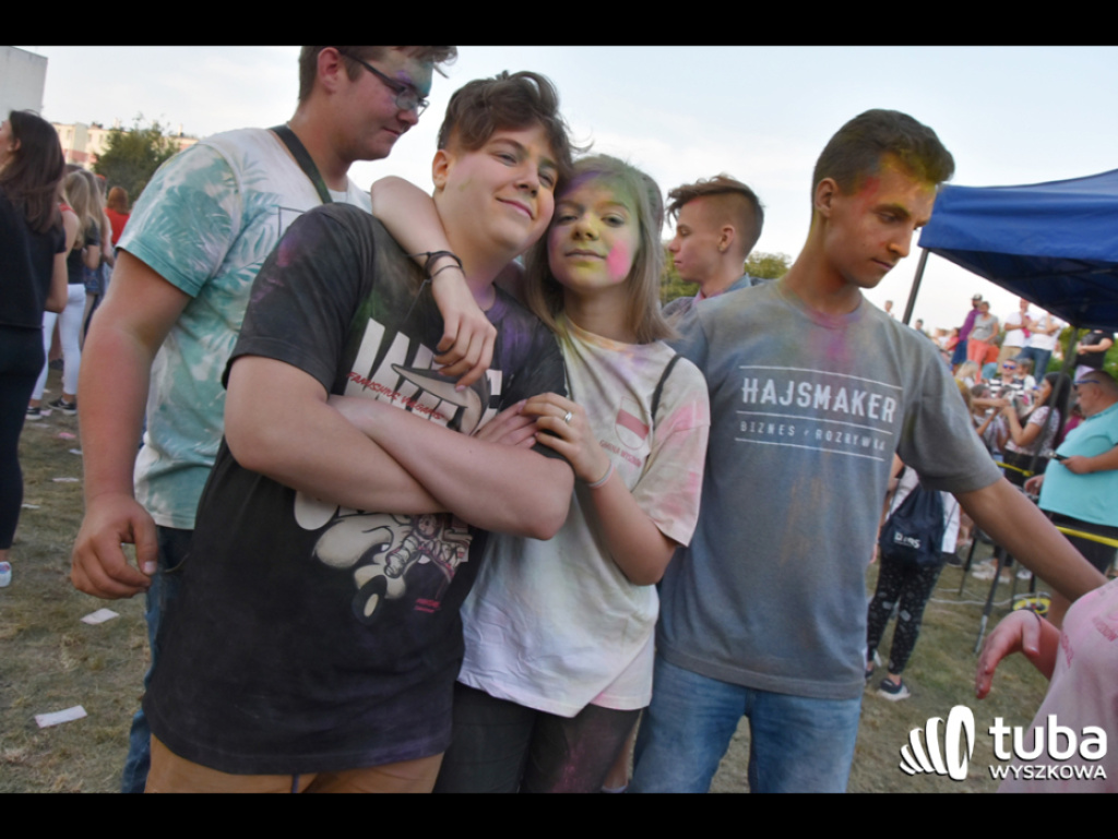 Holi party, czyli kolorowe powitanie szkoły w Wyszkowie (zdjęcia, video)