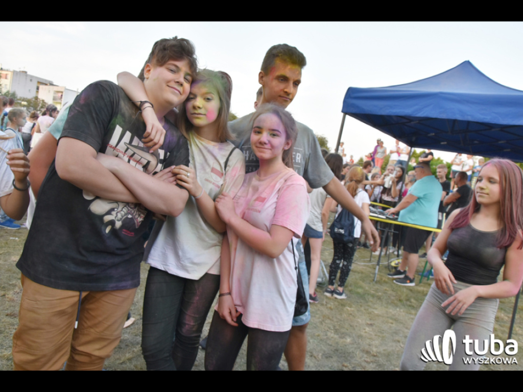 Holi party, czyli kolorowe powitanie szkoły w Wyszkowie (zdjęcia, video)