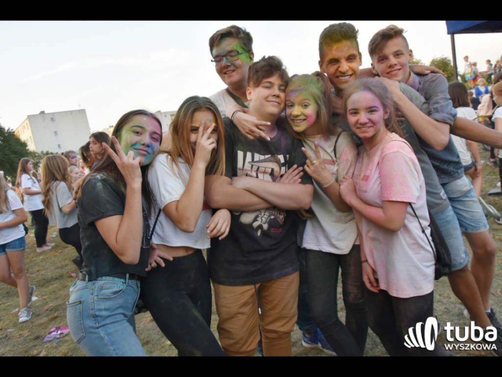 Holi party, czyli kolorowe powitanie szkoły w Wyszkowie (zdjęcia, video)