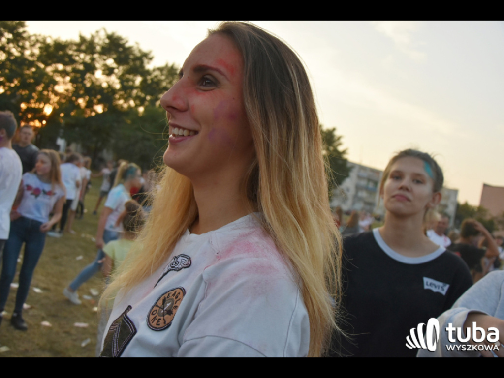 Holi party, czyli kolorowe powitanie szkoły w Wyszkowie (zdjęcia, video)