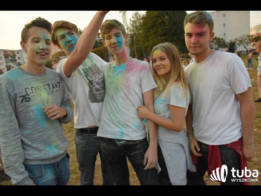 Holi party, czyli kolorowe powitanie szkoły w Wyszkowie (zdjęcia, video)