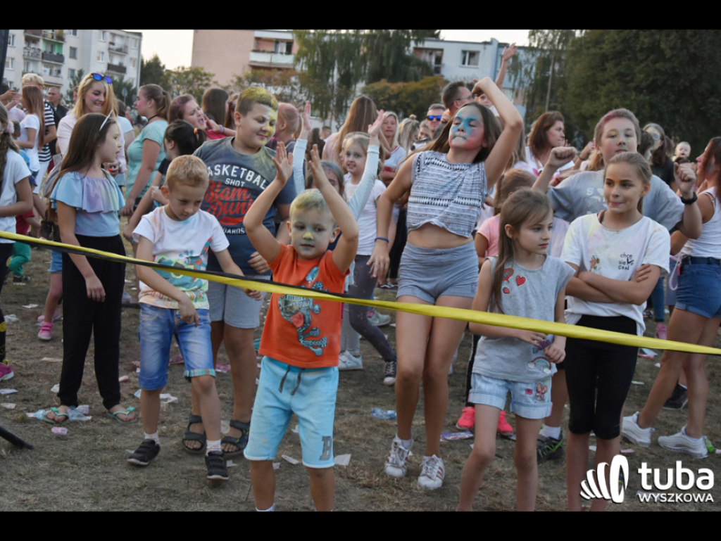 Holi party, czyli kolorowe powitanie szkoły w Wyszkowie (zdjęcia, video)