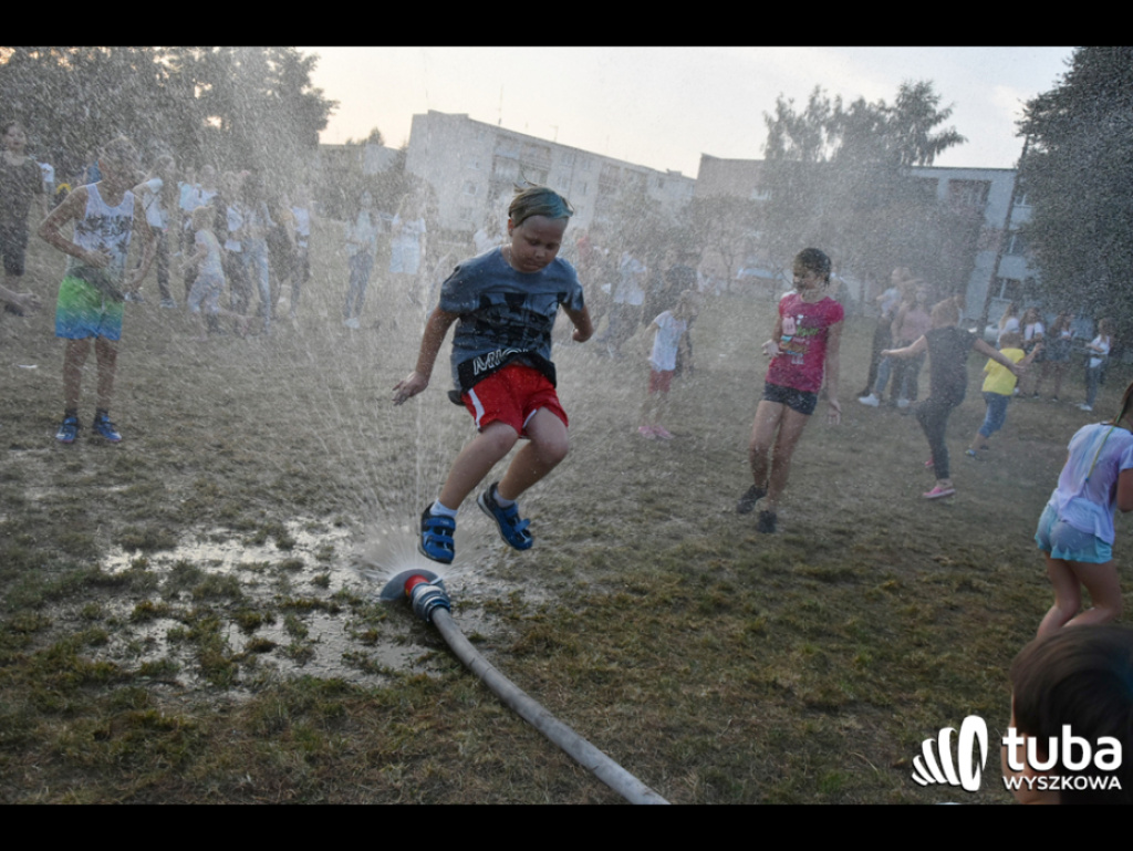 Holi party, czyli kolorowe powitanie szkoły w Wyszkowie (zdjęcia, video)