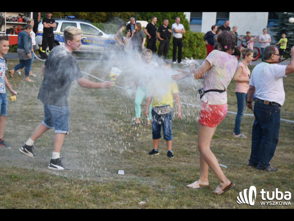 Holi party, czyli kolorowe powitanie szkoły w Wyszkowie (zdjęcia, video)