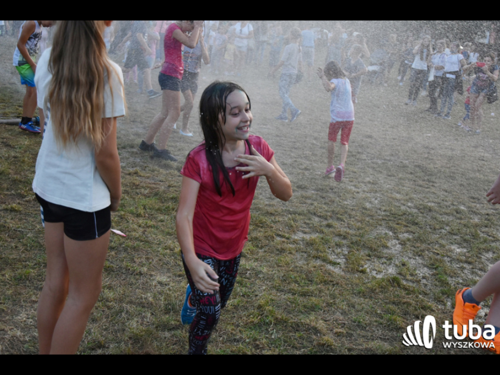 Holi party, czyli kolorowe powitanie szkoły w Wyszkowie (zdjęcia, video)