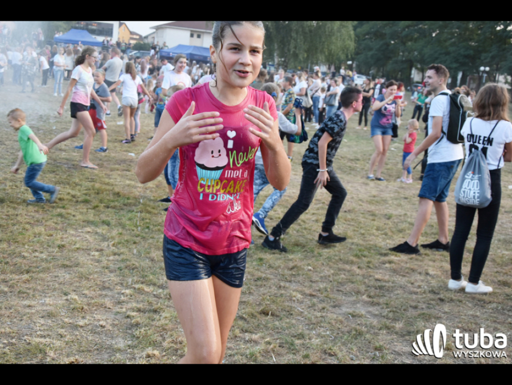 Holi party, czyli kolorowe powitanie szkoły w Wyszkowie (zdjęcia, video)