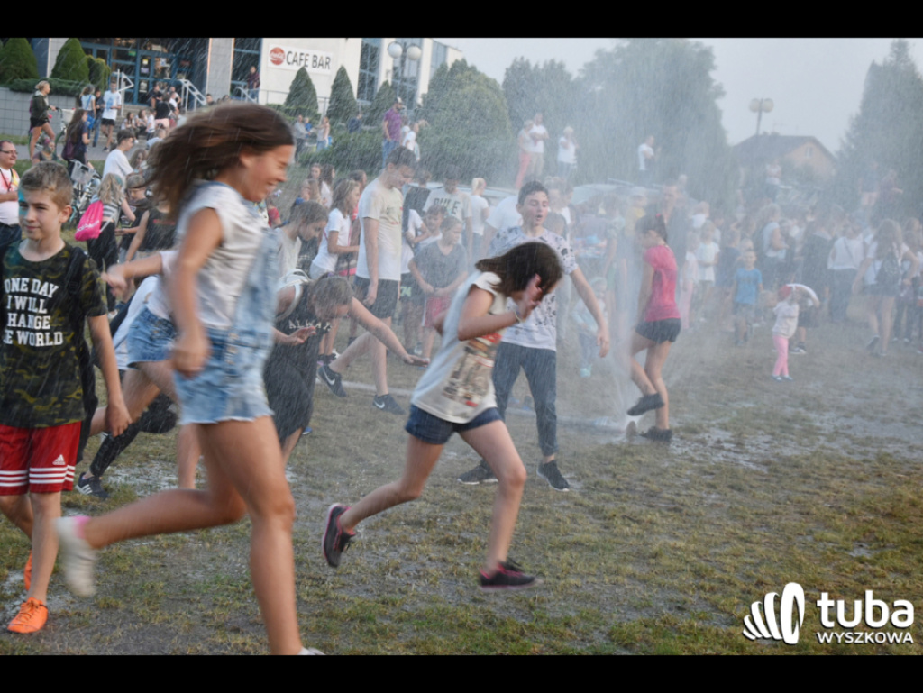 Holi party, czyli kolorowe powitanie szkoły w Wyszkowie (zdjęcia, video)