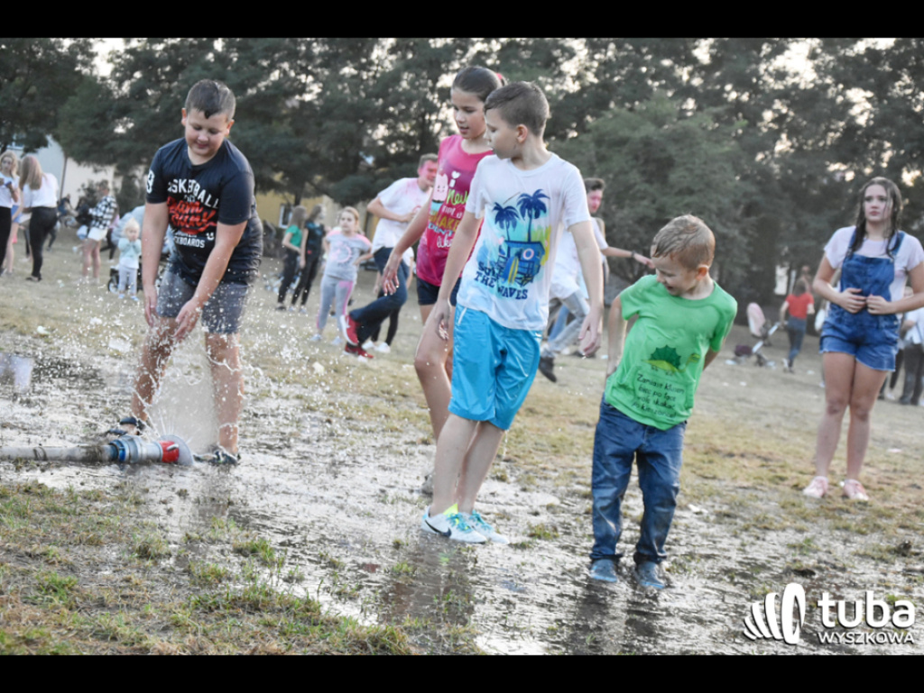 Holi party, czyli kolorowe powitanie szkoły w Wyszkowie (zdjęcia, video)