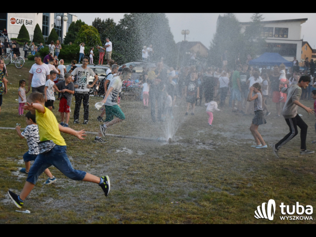 Holi party, czyli kolorowe powitanie szkoły w Wyszkowie (zdjęcia, video)