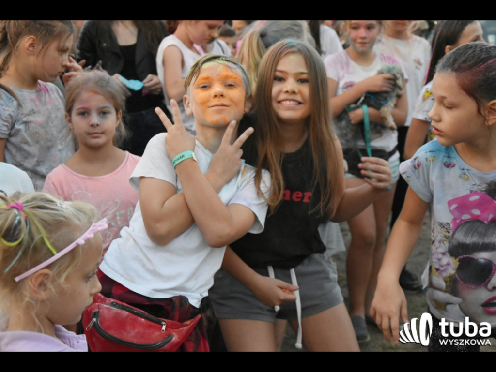 Holi party, czyli kolorowe powitanie szkoły w Wyszkowie (zdjęcia, video)