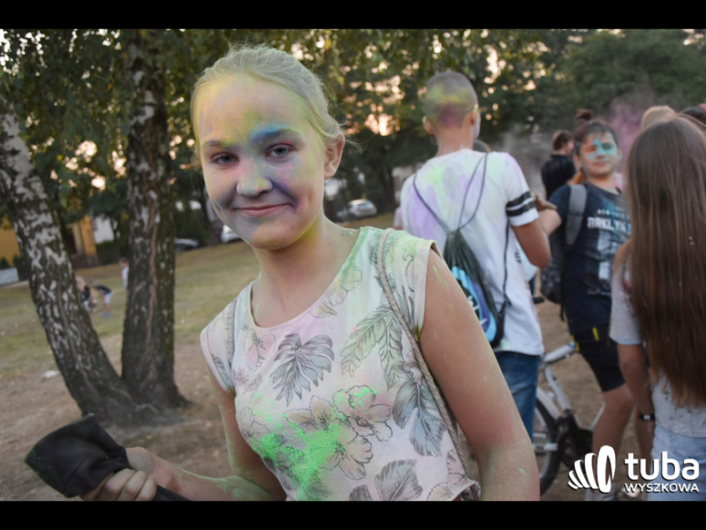 Holi party, czyli kolorowe powitanie szkoły w Wyszkowie (zdjęcia, video)