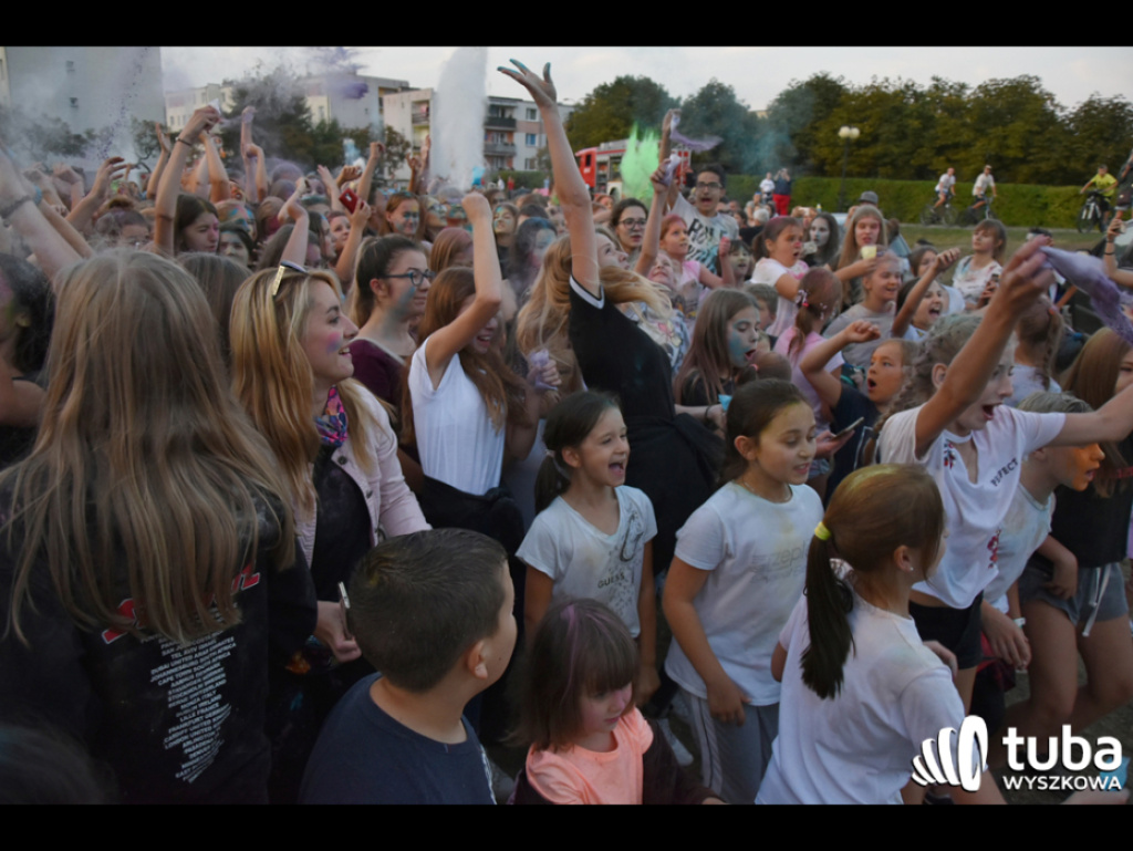 Holi party, czyli kolorowe powitanie szkoły w Wyszkowie (zdjęcia, video)