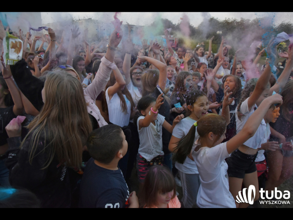 Holi party, czyli kolorowe powitanie szkoły w Wyszkowie (zdjęcia, video)