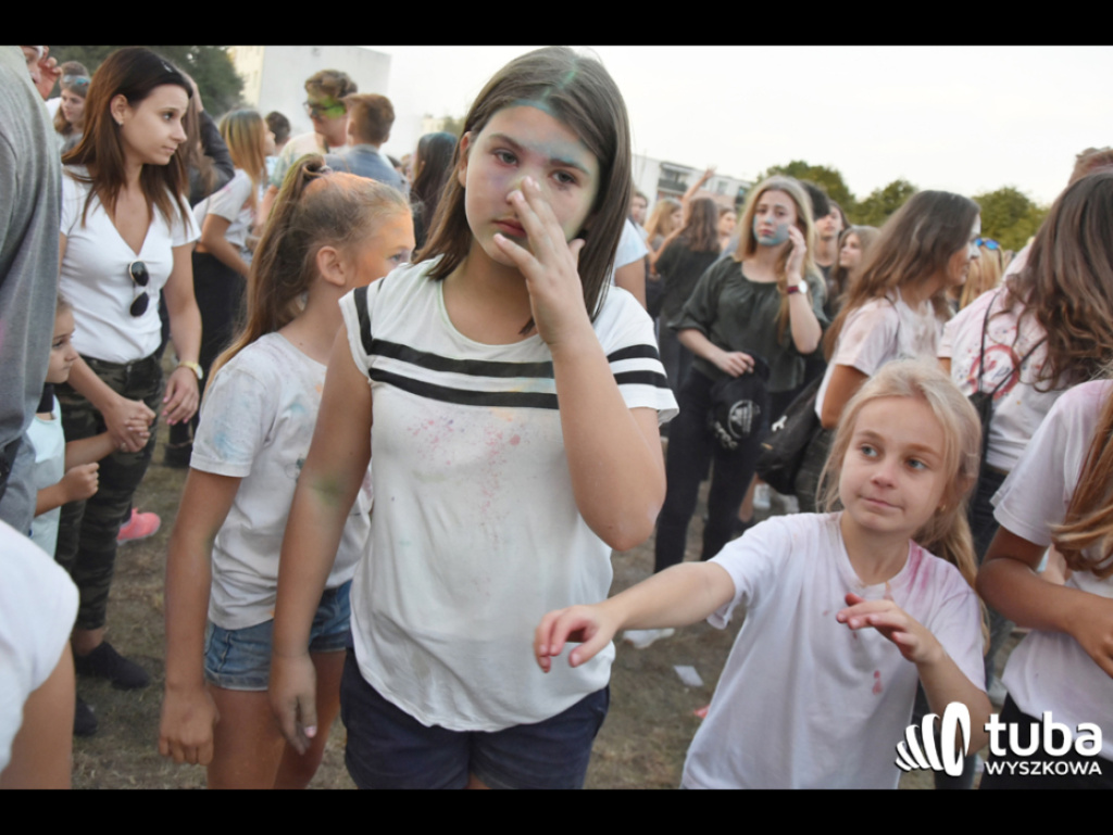 Holi party, czyli kolorowe powitanie szkoły w Wyszkowie (zdjęcia, video)