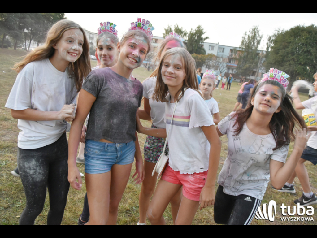 Holi party, czyli kolorowe powitanie szkoły w Wyszkowie (zdjęcia, video)