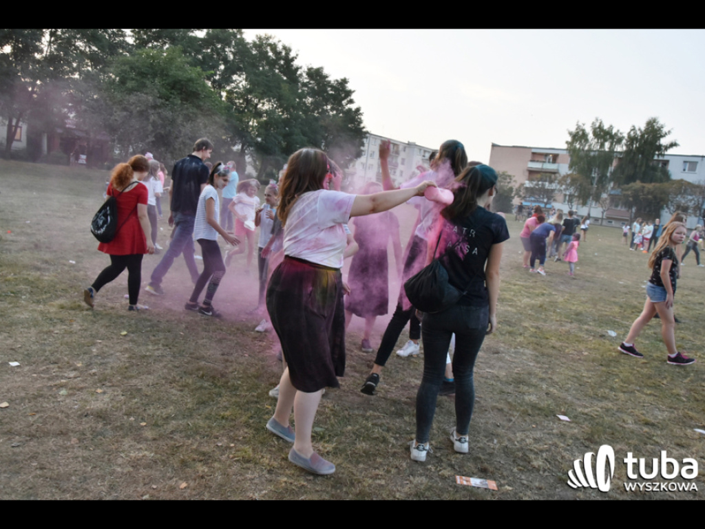 Holi party, czyli kolorowe powitanie szkoły w Wyszkowie (zdjęcia, video)