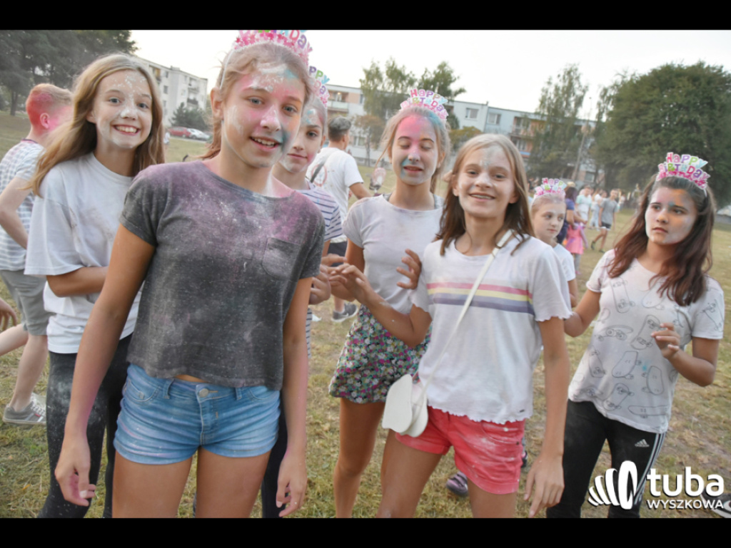 Holi party, czyli kolorowe powitanie szkoły w Wyszkowie (zdjęcia, video)
