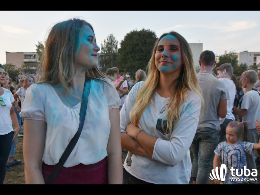 Holi party, czyli kolorowe powitanie szkoły w Wyszkowie (zdjęcia, video)