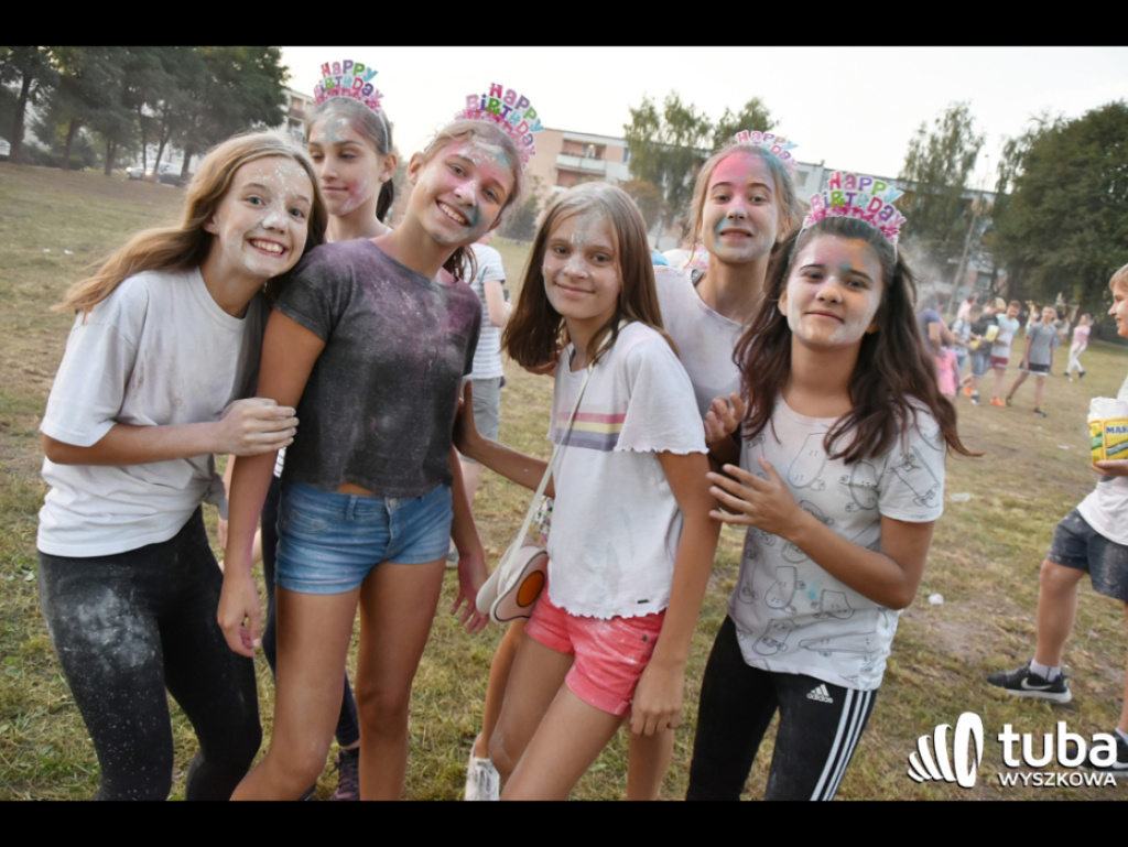Holi party, czyli kolorowe powitanie szkoły w Wyszkowie (zdjęcia, video)