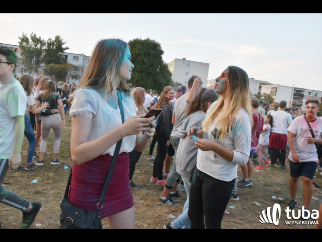 Holi party, czyli kolorowe powitanie szkoły w Wyszkowie (zdjęcia, video)