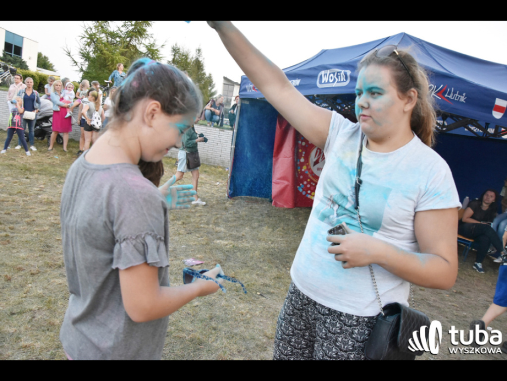 Holi party, czyli kolorowe powitanie szkoły w Wyszkowie (zdjęcia, video)