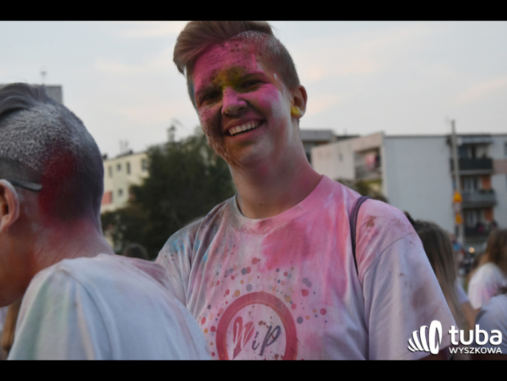 Holi party, czyli kolorowe powitanie szkoły w Wyszkowie (zdjęcia, video)