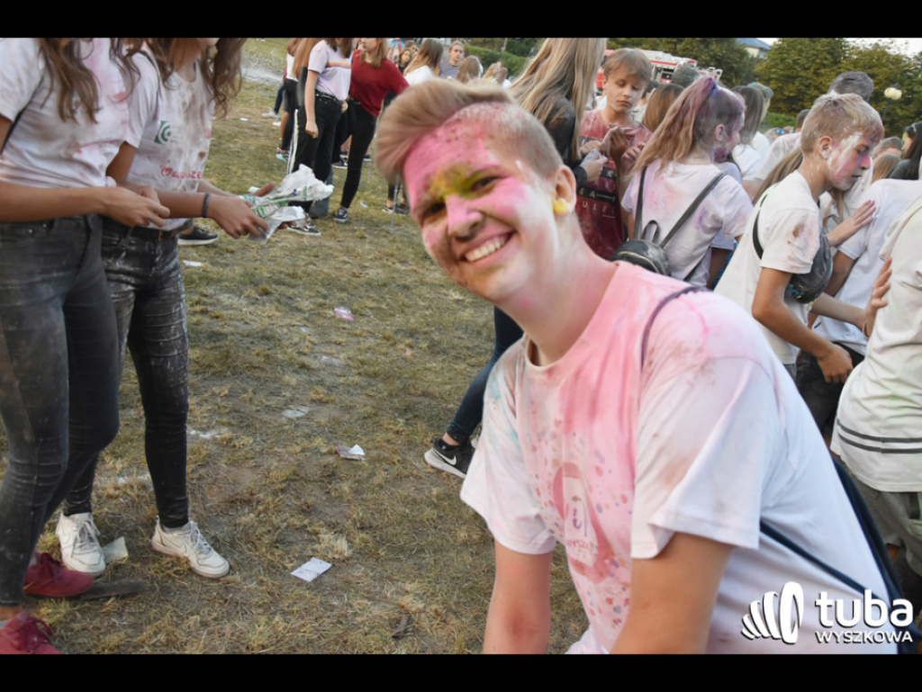 Holi party, czyli kolorowe powitanie szkoły w Wyszkowie (zdjęcia, video)