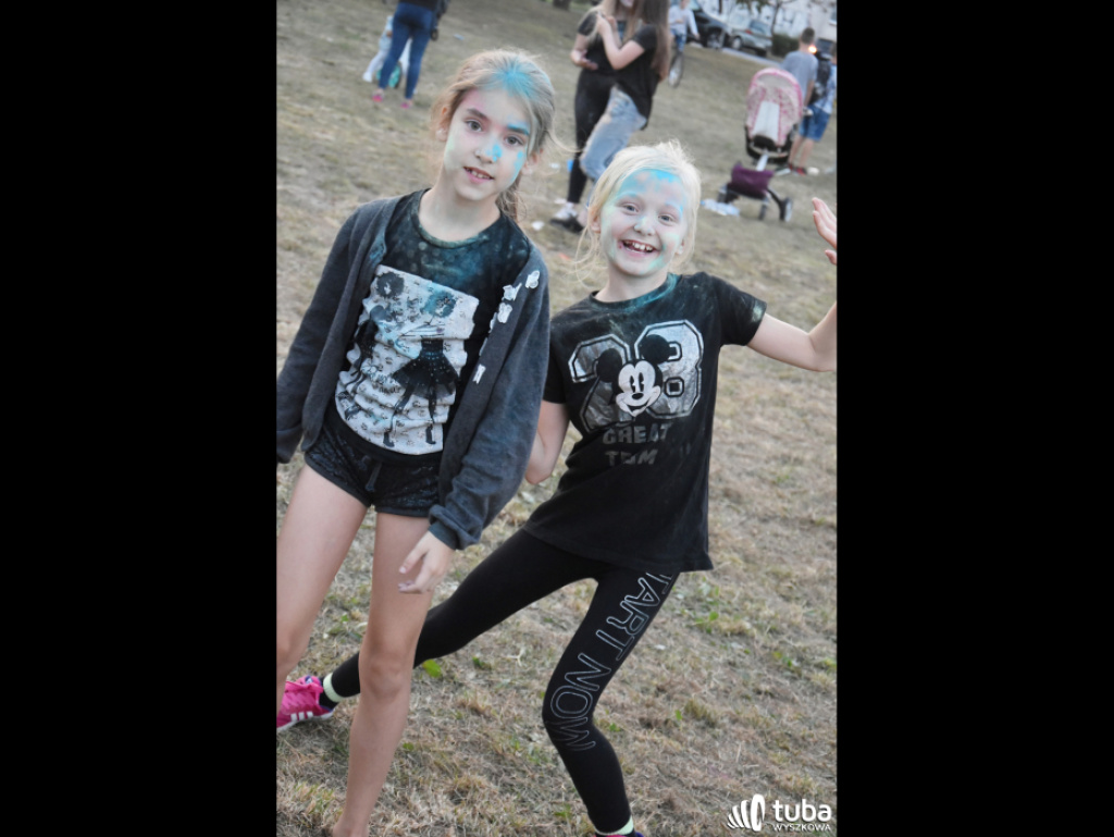 Holi party, czyli kolorowe powitanie szkoły w Wyszkowie (zdjęcia, video)