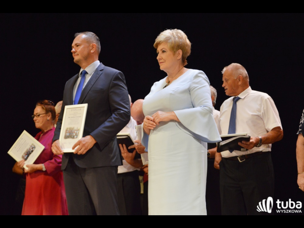 Piękny trzydziestoletni - Dom Dziennego Pobytu 