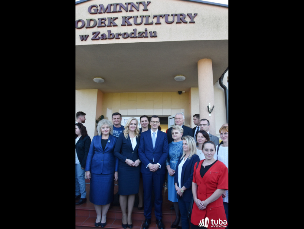 Premier Morawiecki w Lucynowie Dużym i Zabrodziu spotkał się ze strażakami i gospodyniami wiejskimi (FOTO/ VIDEO)