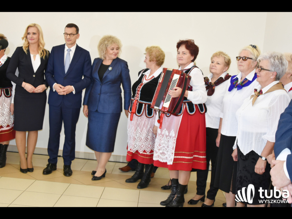 Premier Morawiecki w Lucynowie Dużym i Zabrodziu spotkał się ze strażakami i gospodyniami wiejskimi (FOTO/ VIDEO)