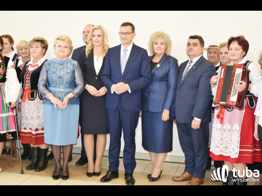 Premier Morawiecki w Lucynowie Dużym i Zabrodziu spotkał się ze strażakami i gospodyniami wiejskimi (FOTO/ VIDEO)