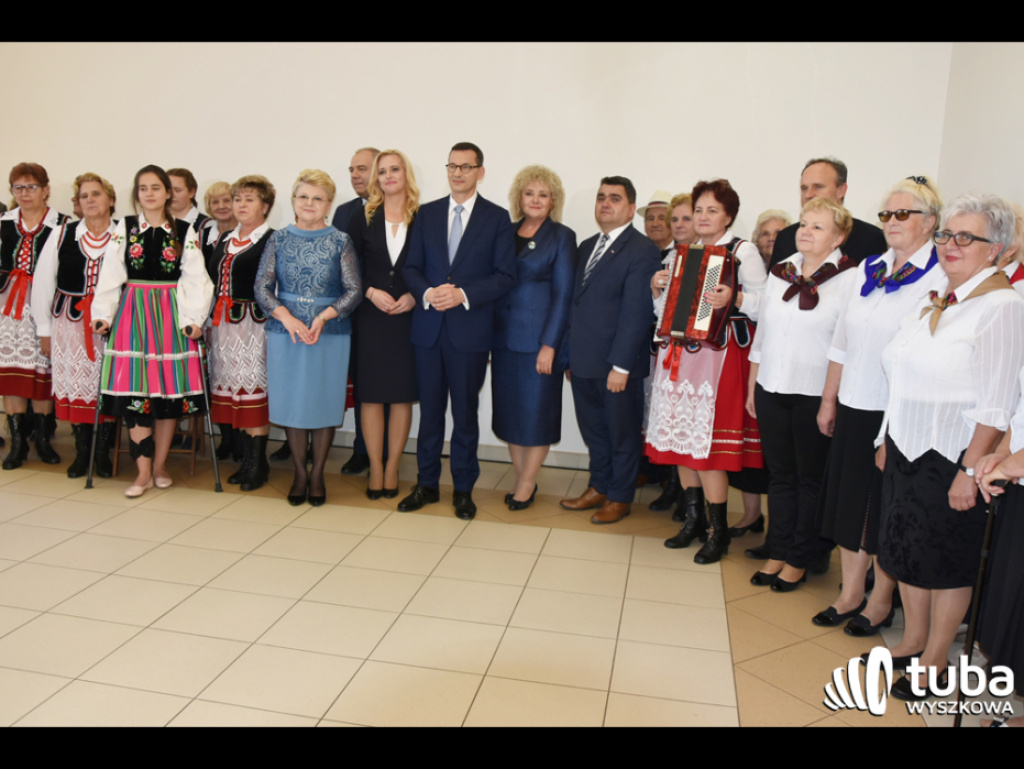 Premier Morawiecki w Lucynowie Dużym i Zabrodziu spotkał się ze strażakami i gospodyniami wiejskimi (FOTO/ VIDEO)