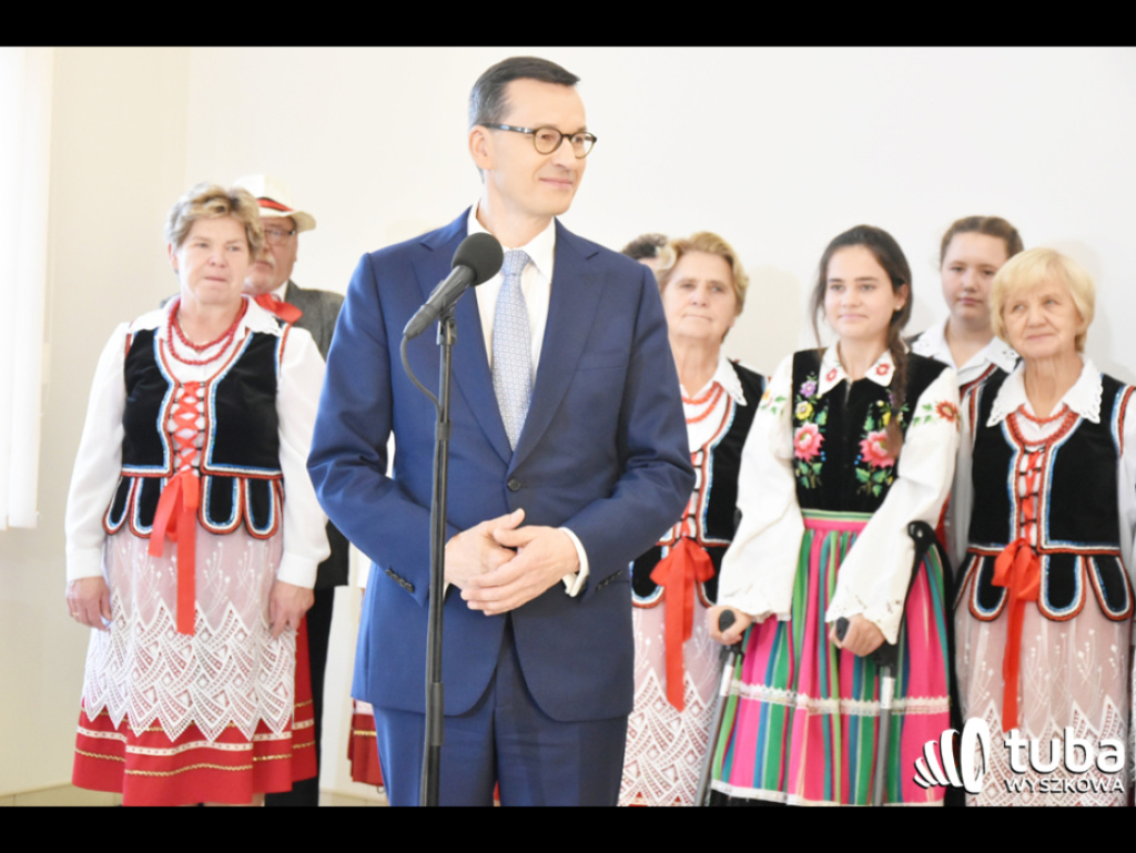 Premier Morawiecki w Lucynowie Dużym i Zabrodziu spotkał się ze strażakami i gospodyniami wiejskimi (FOTO/ VIDEO)