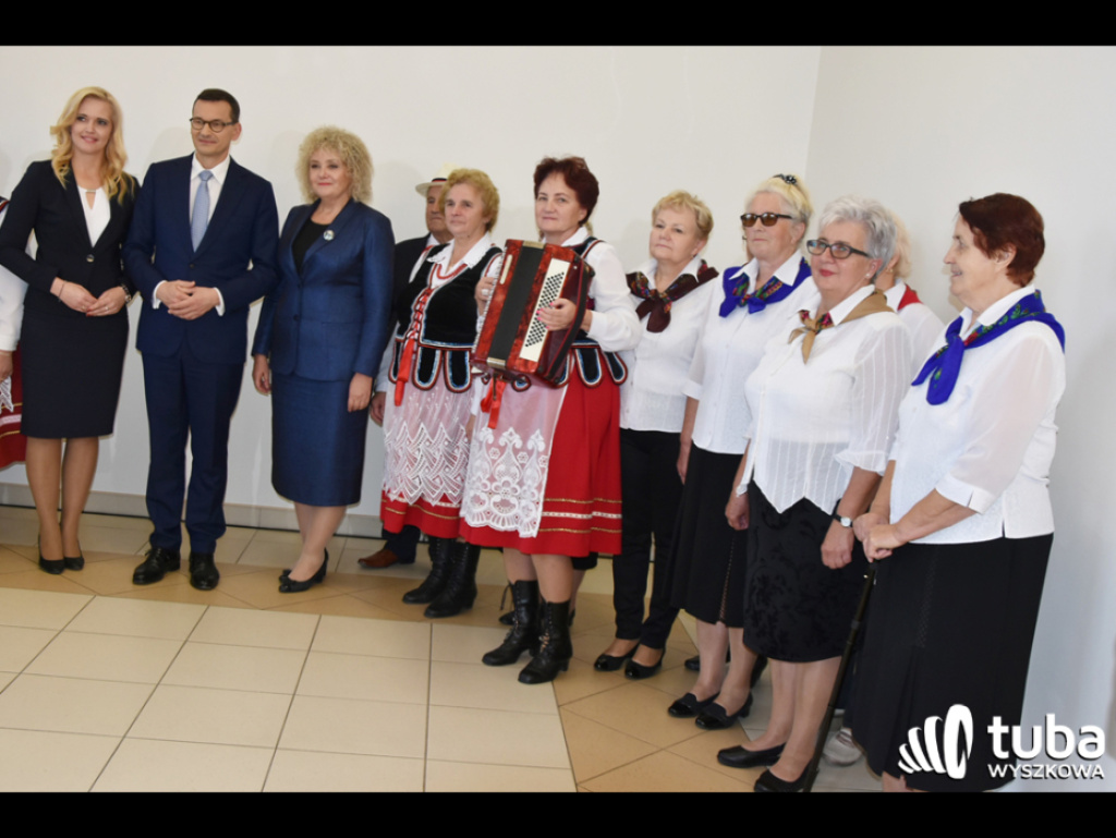 Premier Morawiecki w Lucynowie Dużym i Zabrodziu spotkał się ze strażakami i gospodyniami wiejskimi (FOTO/ VIDEO)