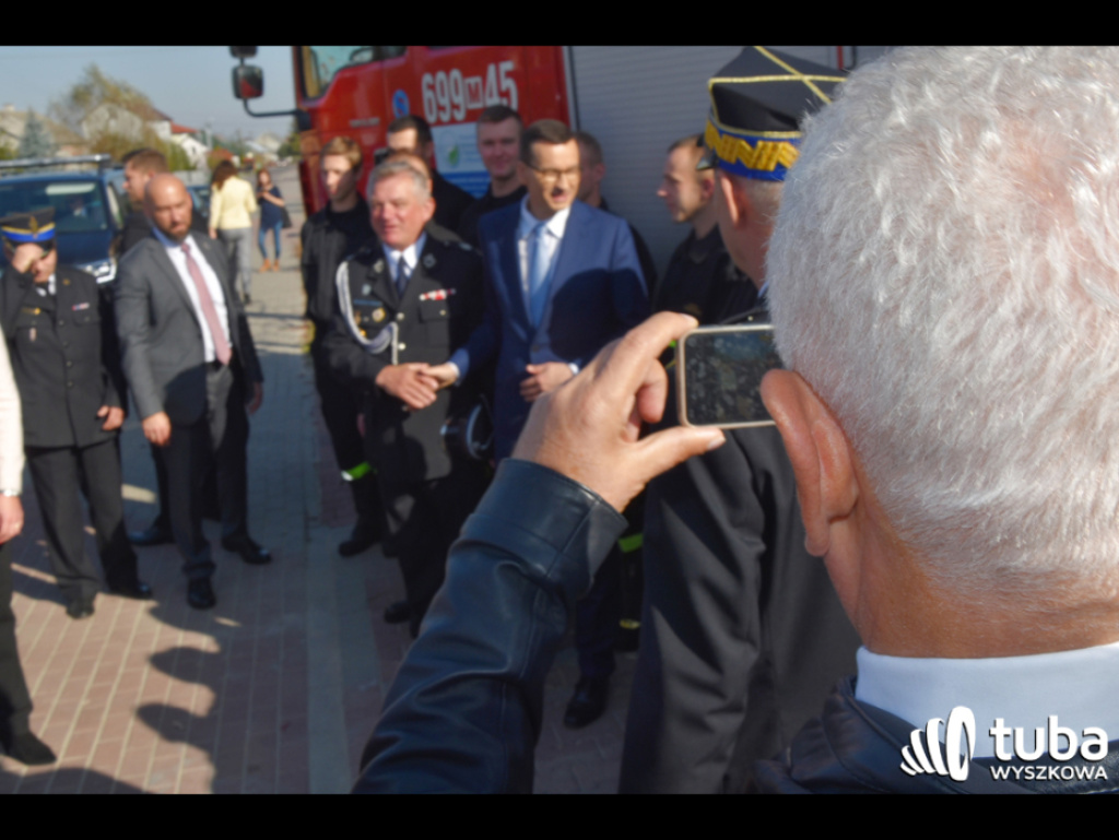 Premier Morawiecki w Lucynowie Dużym i Zabrodziu spotkał się ze strażakami i gospodyniami wiejskimi (FOTO/ VIDEO)