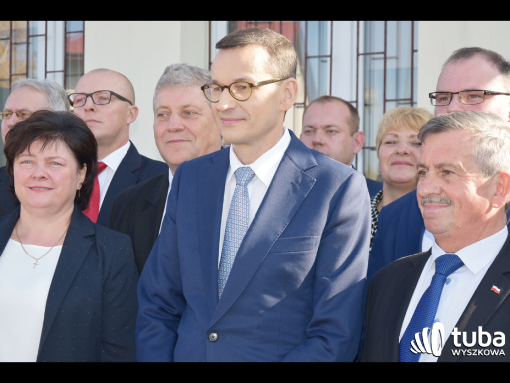 Premier Morawiecki w Lucynowie Dużym i Zabrodziu spotkał się ze strażakami i gospodyniami wiejskimi (FOTO/ VIDEO)