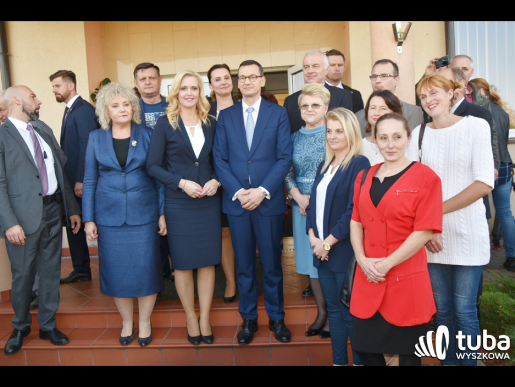 Premier Morawiecki w Lucynowie Dużym i Zabrodziu spotkał się ze strażakami i gospodyniami wiejskimi (FOTO/ VIDEO)