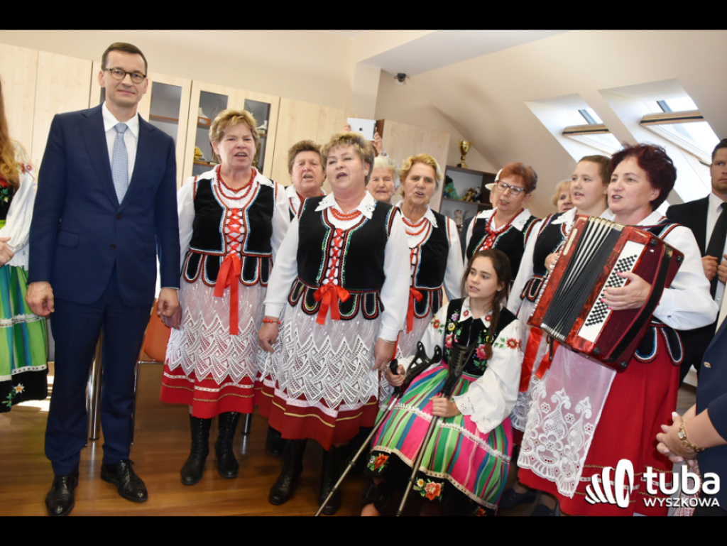 Premier Morawiecki w Lucynowie Dużym i Zabrodziu spotkał się ze strażakami i gospodyniami wiejskimi (FOTO/ VIDEO)